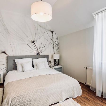 Monarchia Apartman Grand Mosonmagyaróvár Buitenkant foto