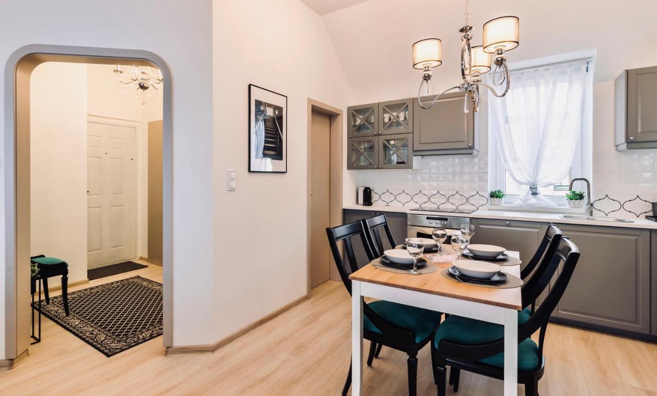 Monarchia Apartman Grand Mosonmagyaróvár Buitenkant foto